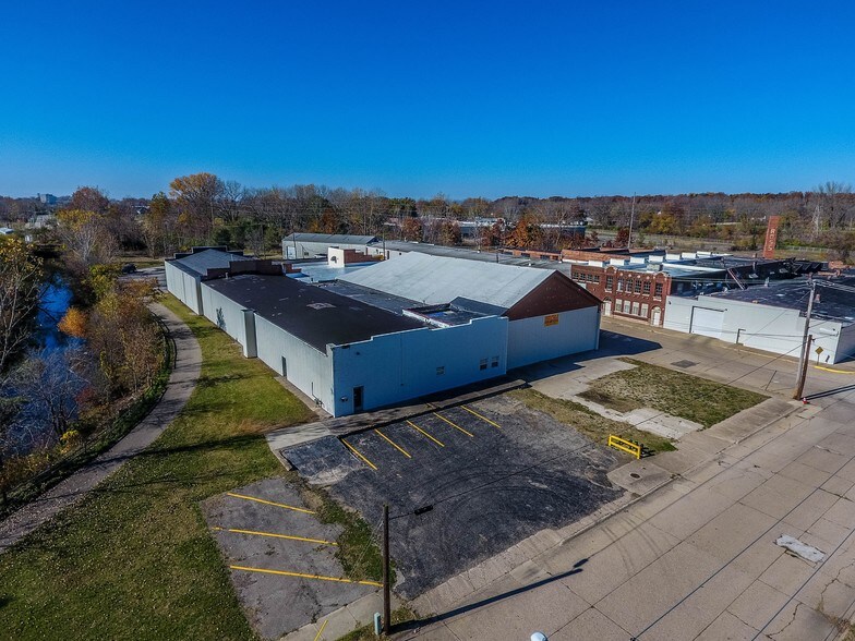 More Photos Of 331 Miller St, Benton Harbor Warehouse For Lease