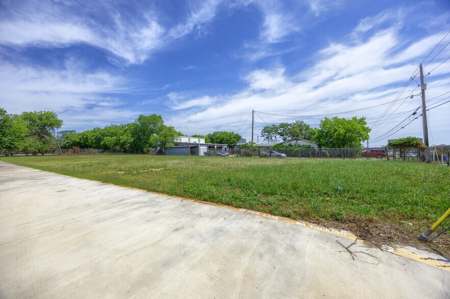More Photos Of 617 G Alexander fwy, Duncanville Warehouse For Lease