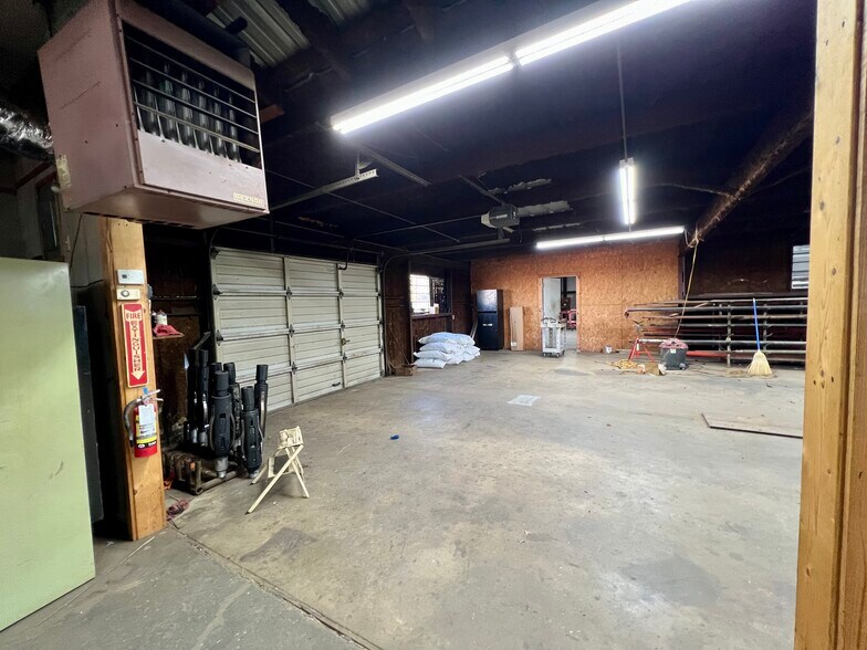 More Photos Of 402 Bermuda st, Quitman Flex For Sale