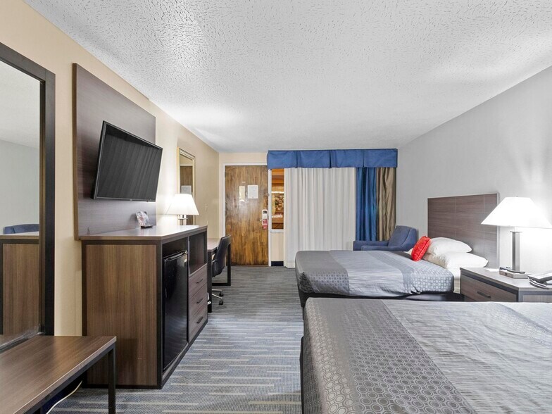 More Photos Of 850 S Bluff St, St George Hotel For Sale
