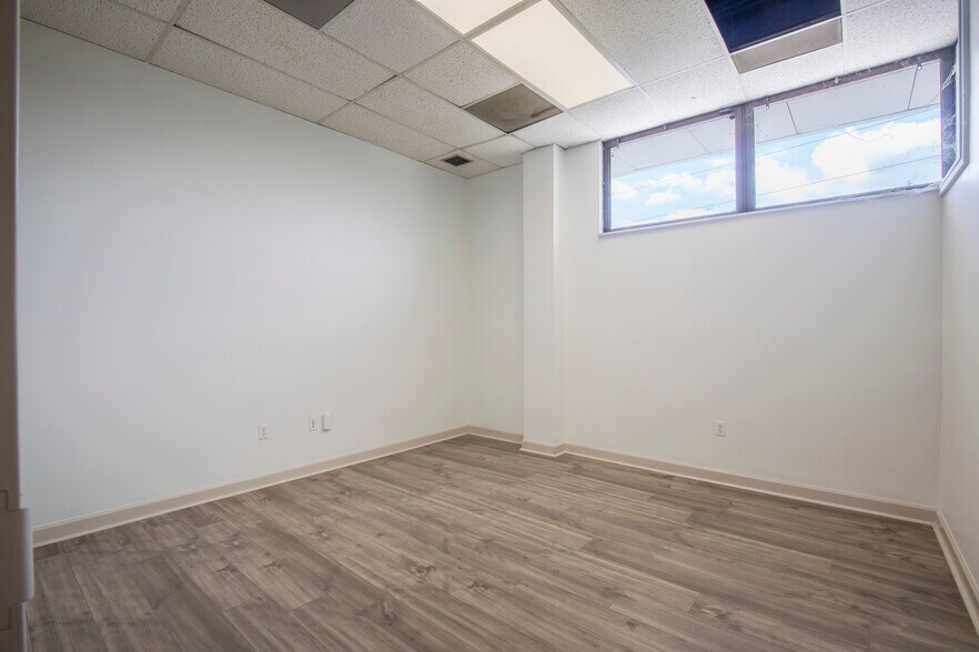 More Photos Of 927 Fern St, Altamonte Springs Light Manufacturing For Lease