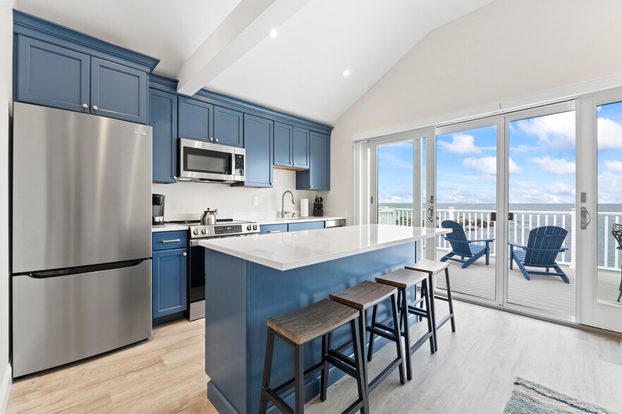 More Photos Of 113 113, 115 & 117 Perkins Cove, Ogunquit General Retail For Sale