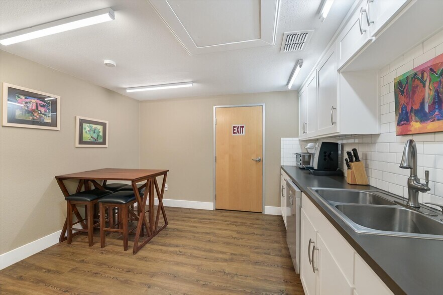 More Photos Of 1107 Ranch Road 620 S, Lakeway Office For Lease