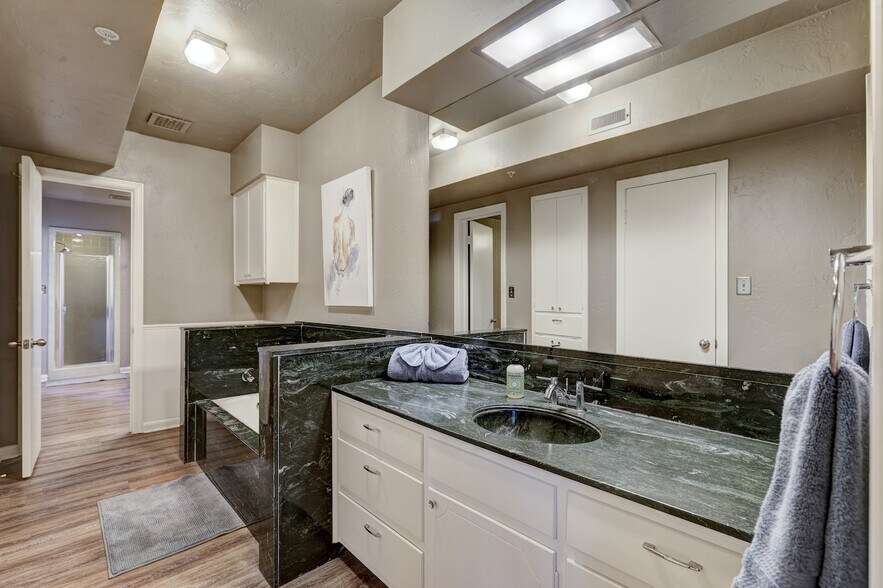 More Photos Of 411 NW 5th St, Oklahoma City Flex For Sale