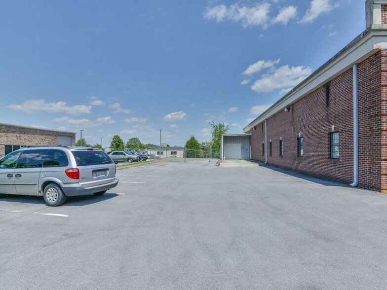 More Photos Of 7 Worth Cir, Johnson City Loft Creative Space For Lease