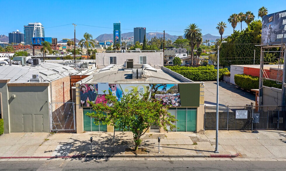 More Photos Of 6235 Santa Monica Blvd, Los Angeles Showroom For Lease