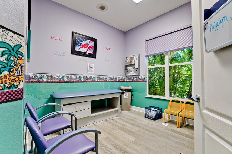 More Photos Of 1666 Mound St, Sarasota Medical For Sale
