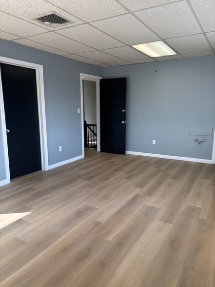 More Photos Of 542-544 Main St, Cromwell Freestanding For Lease