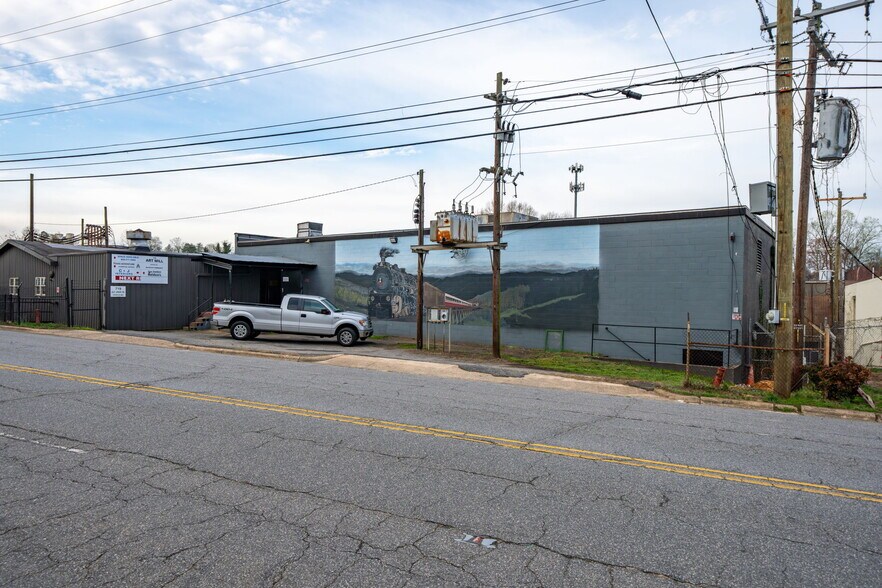 More Photos Of 719 Old Lenoir Rd, Hickory Warehouse For Sale