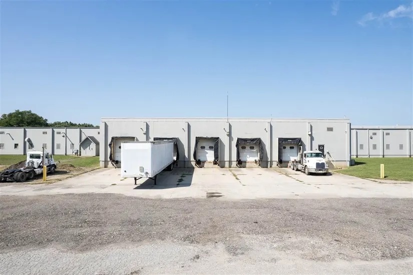 More Photos Of 1400 W Madison Ave, Connersville Warehouse For Lease