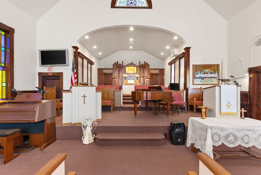 More Photos Of 201 W University Ave, Orange City Religious Facility For Sale