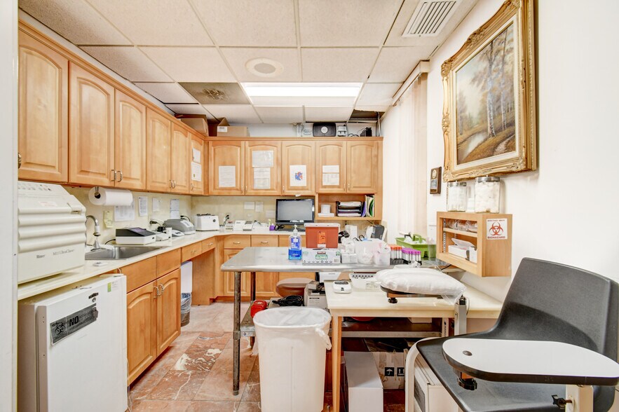 More Photos Of 2314 Seacrest Blvd, Boynton Beach Medical For Lease