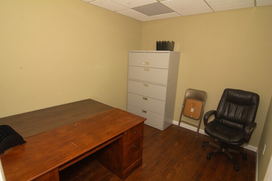 More Photos Of 3617 Webber St, Sarasota General Retail For Sale