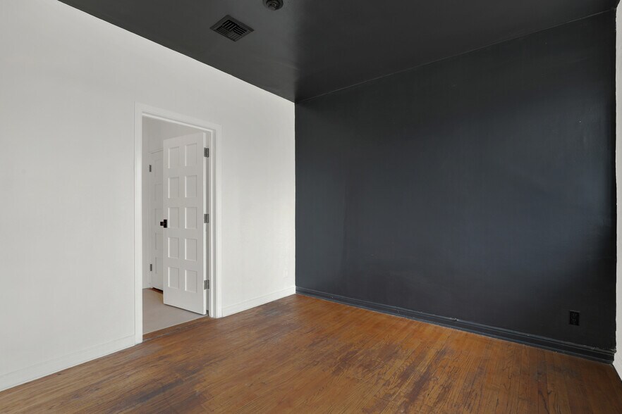 More Photos Of 435 S Boyle Ave, Los Angeles Office Residential For Sale