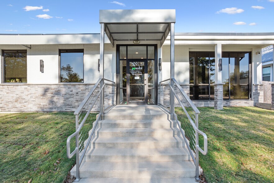 More Photos Of 1927 Columbus Ave, Waco Office For Sale