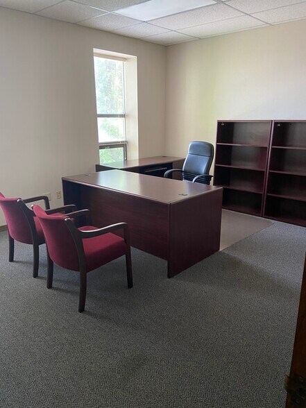 More Photos Of 235 E High St, Jefferson City Office For Lease