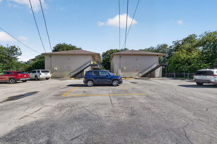 More Photos Of 926 Drury Ln, San Antonio Apartments For Sale