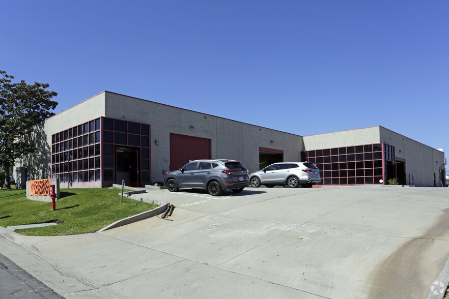 Primary Photo Of 17771 Sampson Ln, Huntington Beach Manufacturing For Lease
