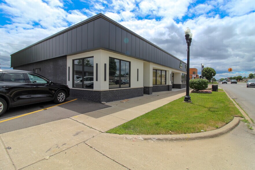 Primary Photo Of 24431-24435 W Warren St, Dearborn Heights Freestanding For Lease