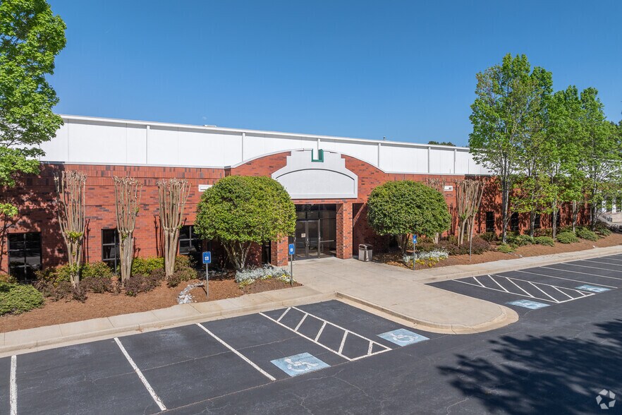 Primary Photo Of 300 Horizon Dr, Suwanee Warehouse For Lease