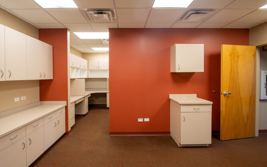 More Photos Of 204 E Prairie, Marengo Business Park For Lease
