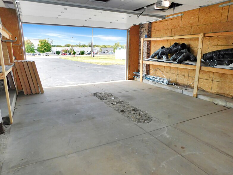 More Photos Of 769 N Blackhawk Blvd, Rockton Office For Lease