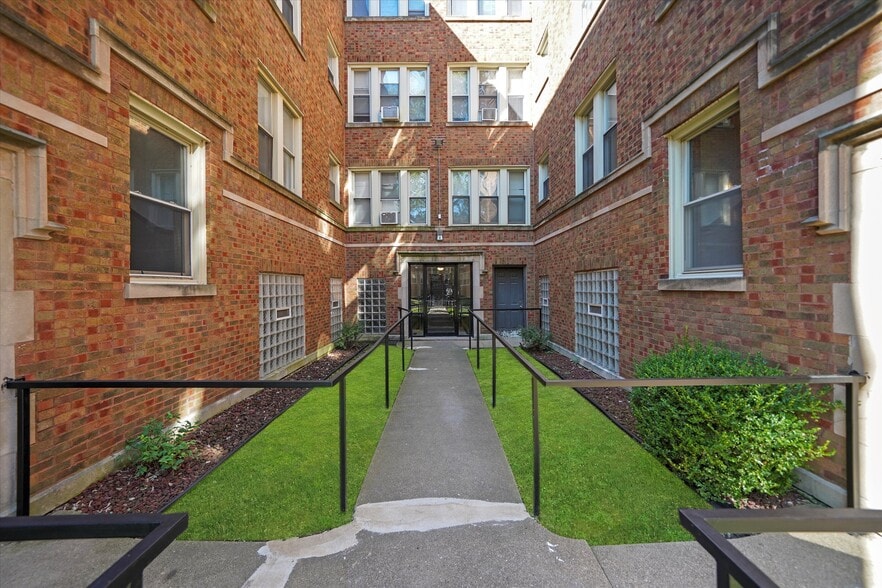 More Photos Of 7150-52 S Cornell Ave, Chicago Apartments For Sale