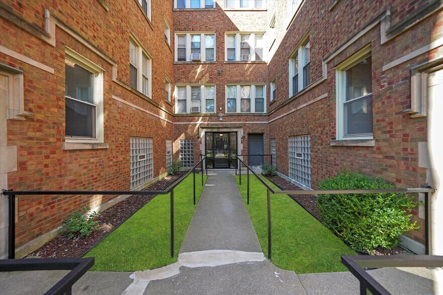 More Photos Of 7150 S Cornell Ave, Chicago Apartments For Sale