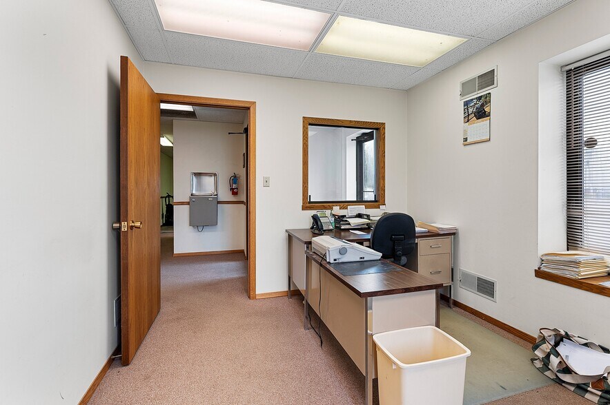 More Photos Of 1373 Kimberly Dr, Neenah Flex For Sale