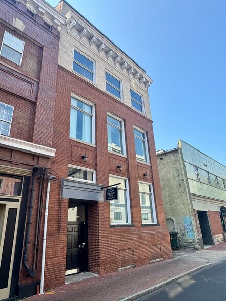 More Photos Of 210 Hale St, Charleston Office For Sale