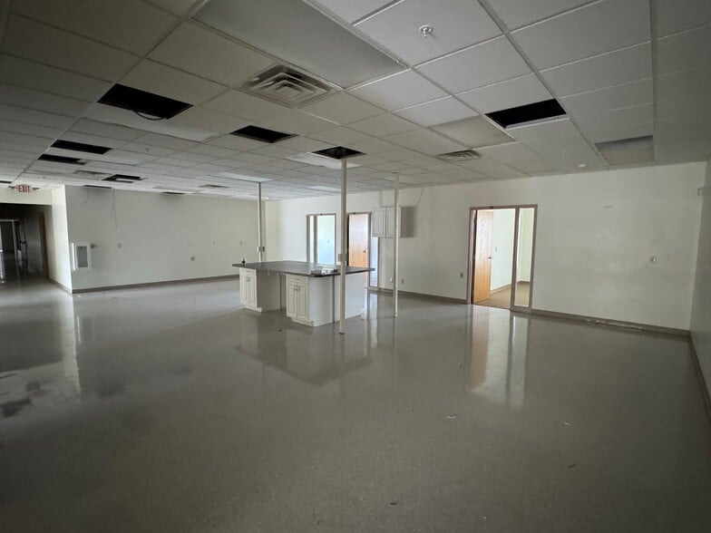 More Photos Of 6444 S 6th St, Springfield Research And Development For Sale