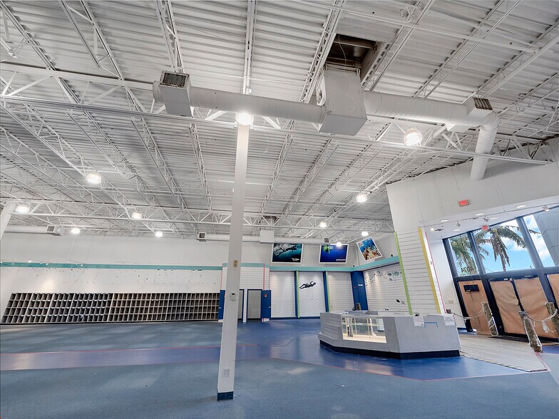 More Photos Of 4074 Northlake Blvd, Palm Beach Gardens Freestanding For Lease