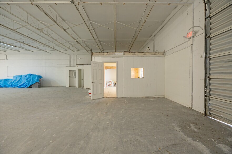 More Photos Of 683 W 26th St, Hialeah Service For Sale