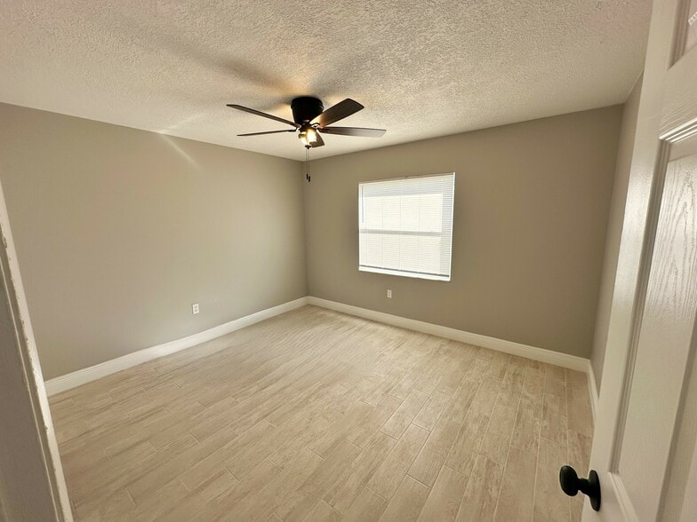 More Photos Of 7309 N Hutton pl, Tampa Apartments For Sale