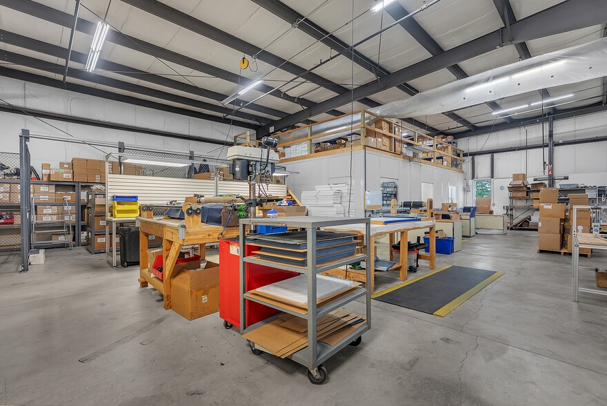 More Photos Of 197 Alder Dr, North Aurora Warehouse For Sale