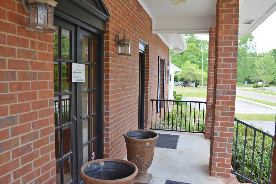More Photos Of 3213 Executive Park Cir, Mobile Office For Sale
