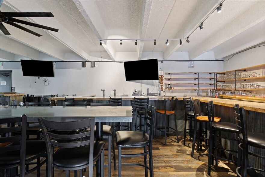 More Photos Of 122 W 6th St, Cheyenne Light Distribution For Lease