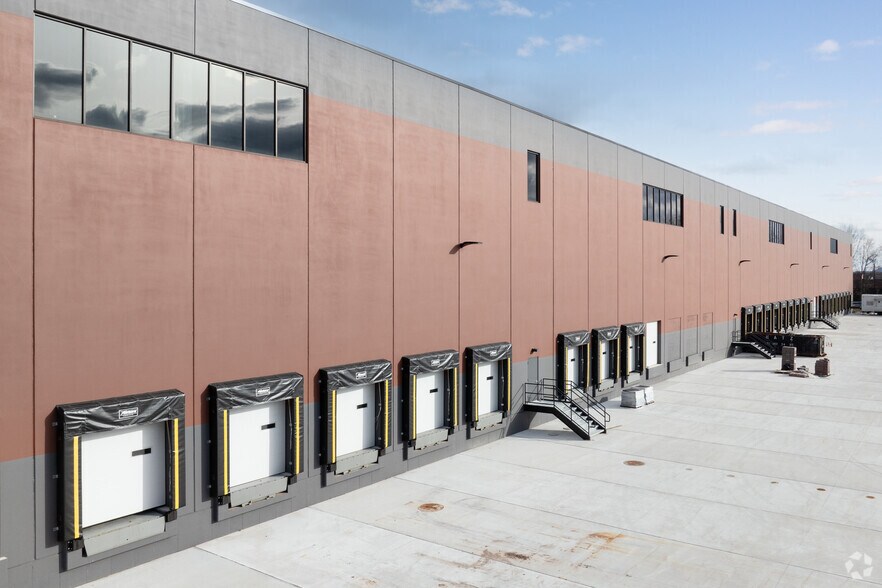 More Photos Of 1000 MacArthur Blvd, Mahwah Distribution For Lease