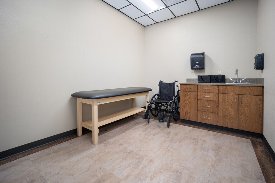 More Photos Of 4200 Carriage Way, Weatherford Medical For Sale