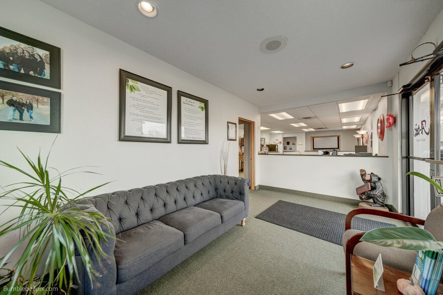 More Photos Of 104-106 N Hutchinson Rd, Spokane Valley Flex For Sale