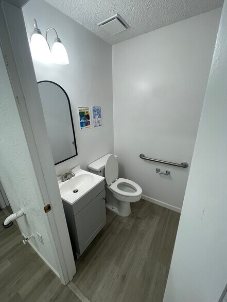 More Photos Of 209 6th Ave, Bradenton Office For Lease