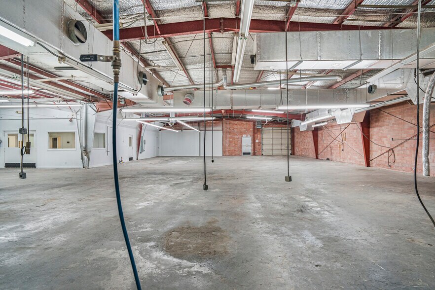 More Photos Of 8610 Botts Ln, San Antonio Freestanding For Lease