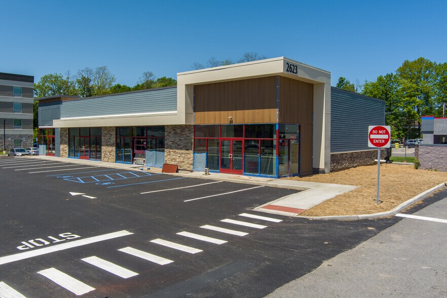 More Photos Of 2627 South Rd, Poughkeepsie Unknown For Lease