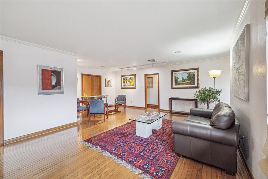 More Photos Of 4718 Ingersoll St, Houston Medical For Sale