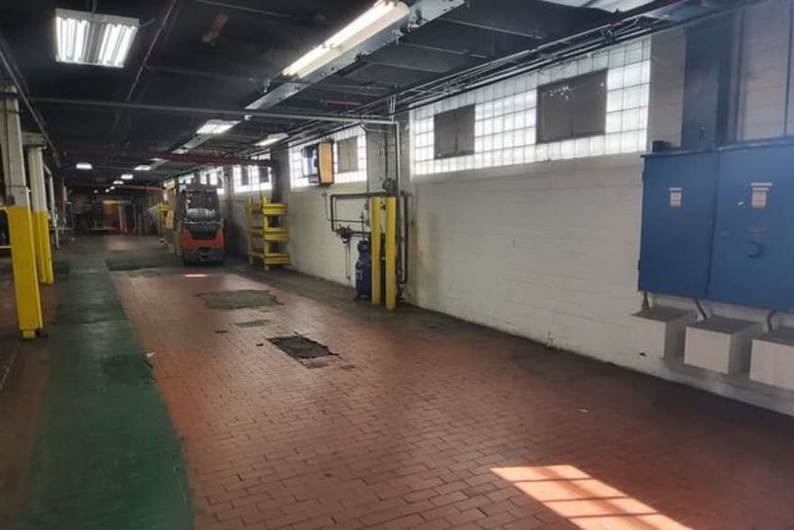 More Photos Of 1121 W Kentucky St, Louisville Distribution For Sale