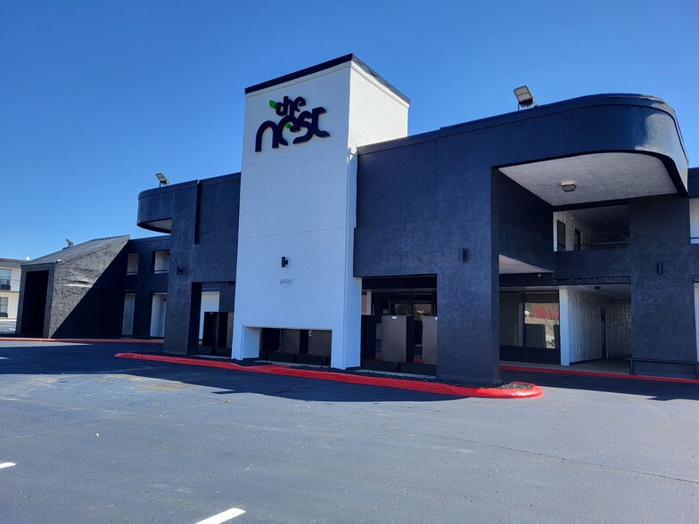 Primary Photo Of 1000 S Futrall Dr, Fayetteville Apartments For Sale