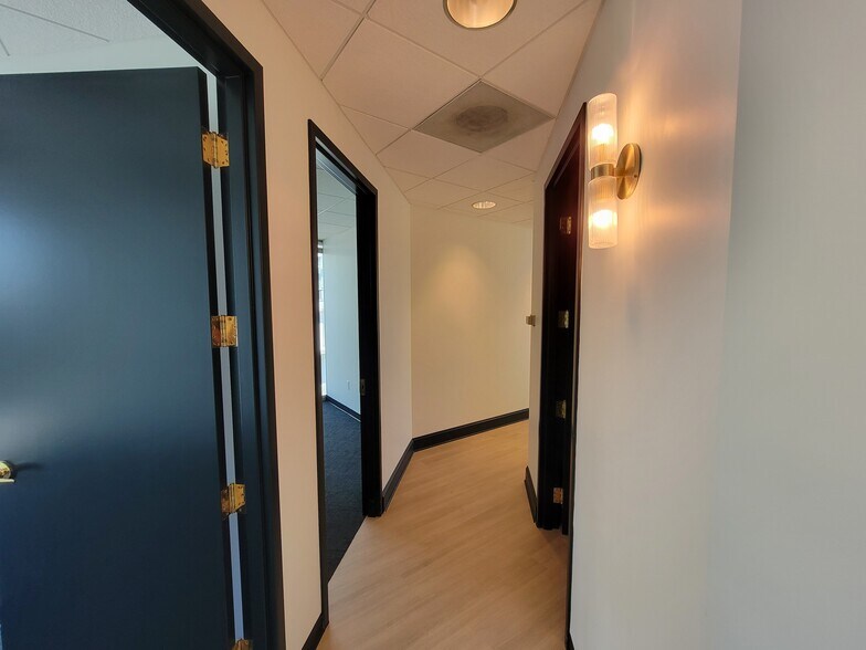 More Photos Of 250 W First St, Winston-Salem Loft Creative Space For Lease