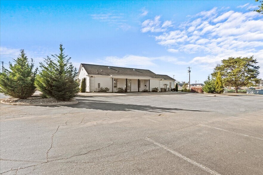 More Photos Of 100 Inman Rd, Lyman Office For Sale