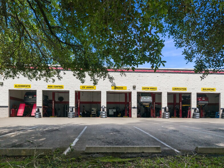 More Photos Of 3475 Apalachee Pky, Tallahassee Auto Repair For Sale