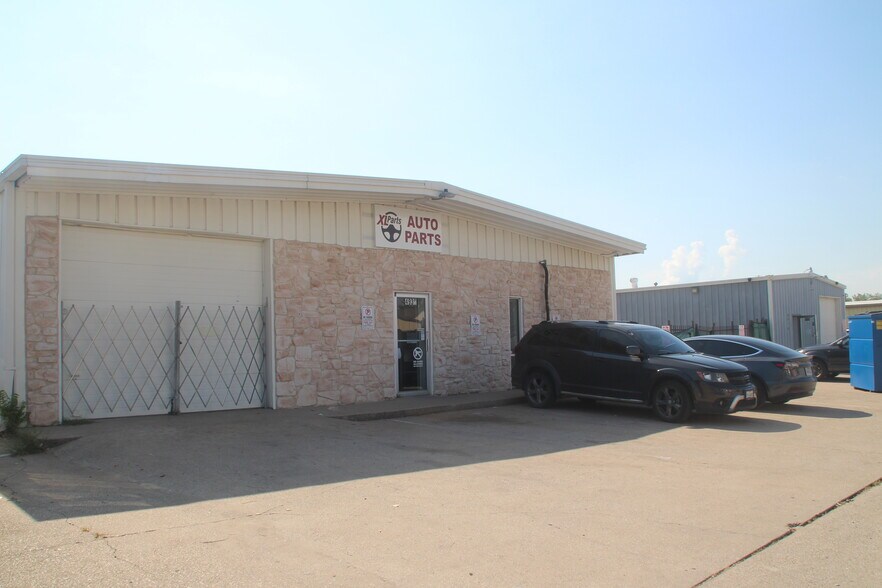 More Photos Of 4910 Gordon Smith Dr, Rowlett Warehouse For Lease